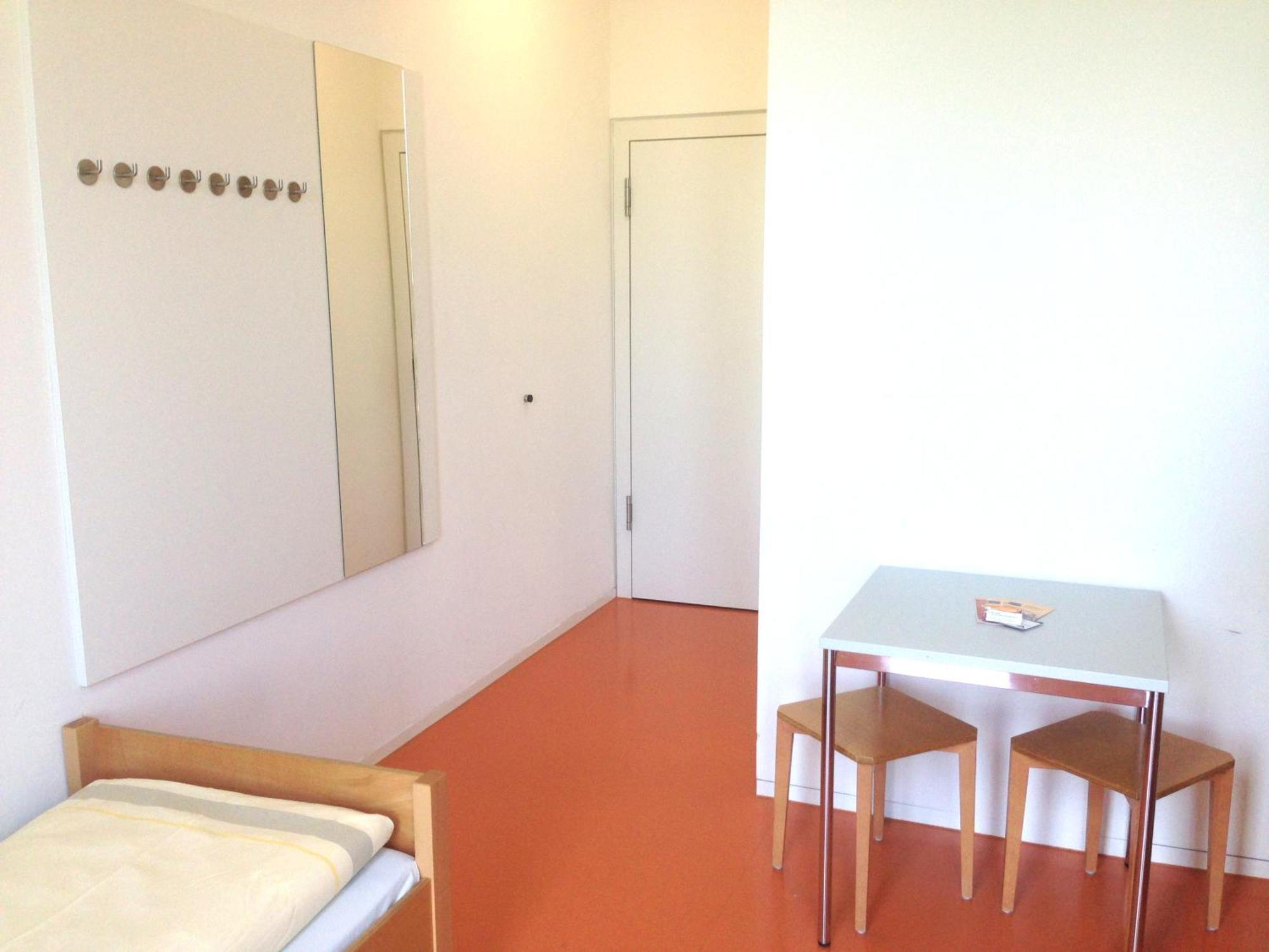 Hostel Neckarpark *