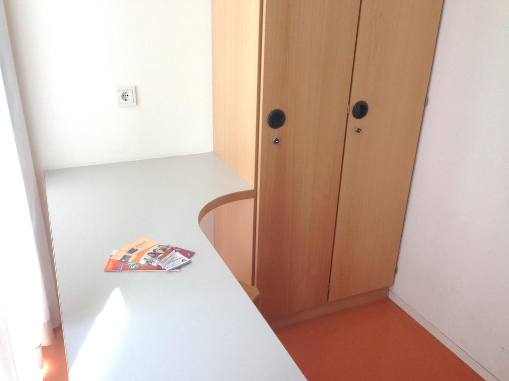 Neckarpark Hostel *
